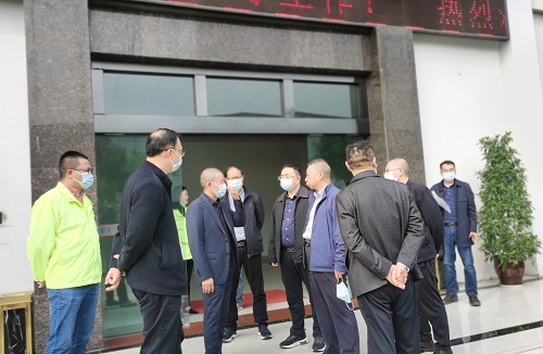 市政協(xié)、市經(jīng)信局、經(jīng)開區(qū)管委會領導一行視察我司生產(chǎn)經(jīng)營情況